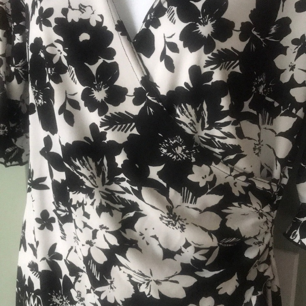 SALE 💗 3 FOR $20! Adorable “wrap” look dress - Picture 2 of 6
